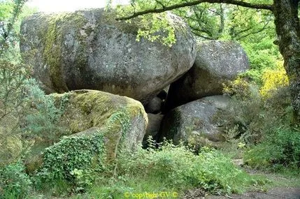 Miniature de la vidéo : Le mystère du Rocher des fées à Cieux en Limousin